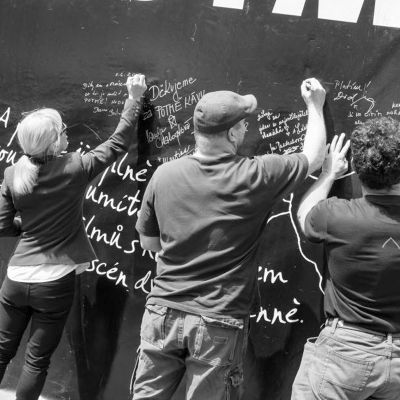 Zveme V�s do kav�rny a na v�stavu POTM�